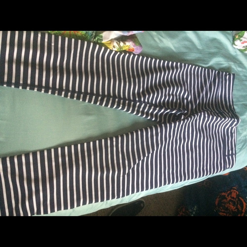 Athleta girlsize 14 crops
